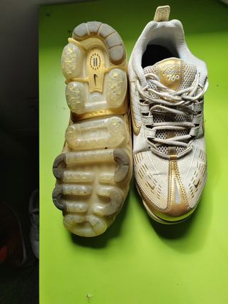 Zapatillas Nike doradas