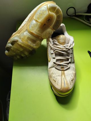 Zapatillas Nike doradas