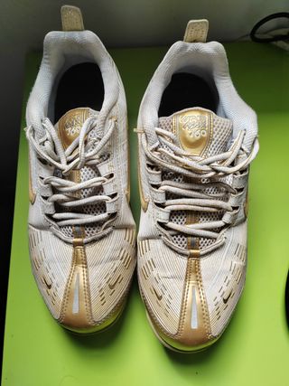 Zapatillas Nike doradas