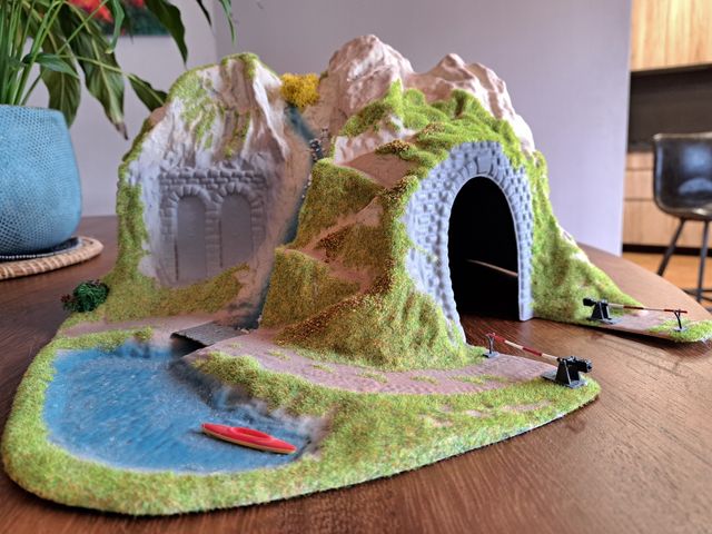 Maqueta tren montaña túnel