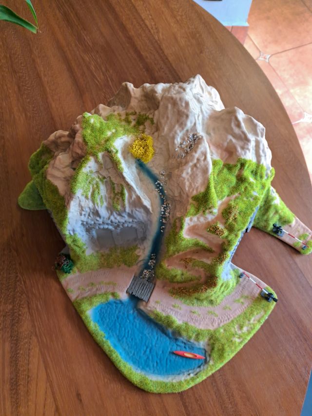 Maqueta tren montaña túnel