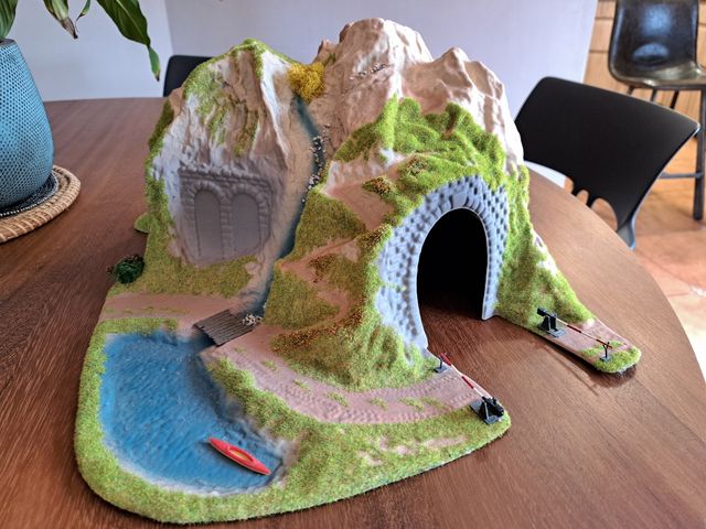 Maqueta tren montaña túnel