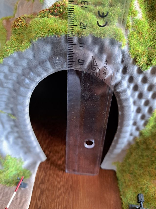 Maqueta tren montaña túnel