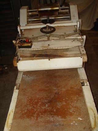 FORMADORA O PLEGADORA DE PAN