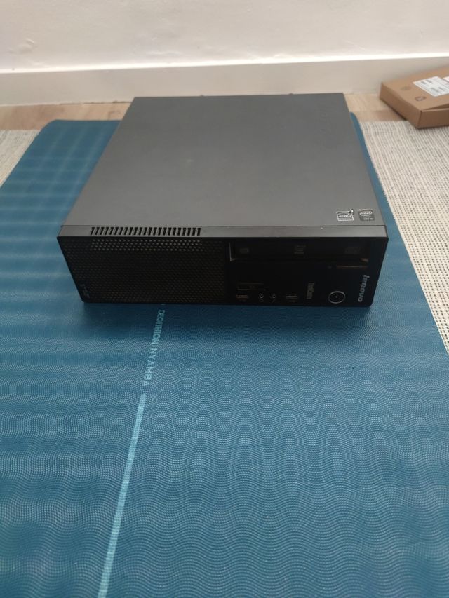 Torre Lenovo ThinkCentre i3 4GB RAM 500HDD