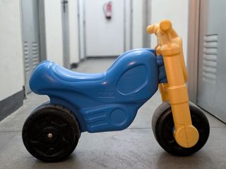 2 Correpasillos: Minibike  y moto Feber
