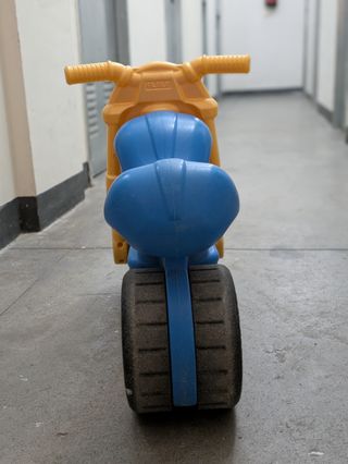 2 Correpasillos: Minibike  y moto Feber

