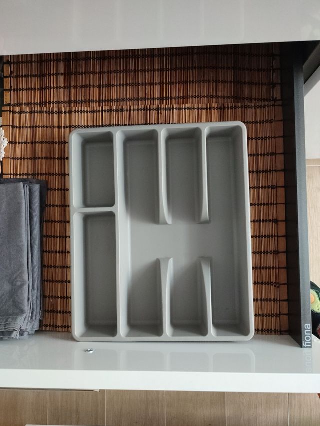 Cubertero gris Ikea - plástico