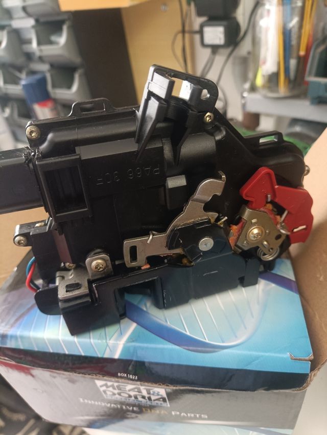 Serratura auto da revisionare.