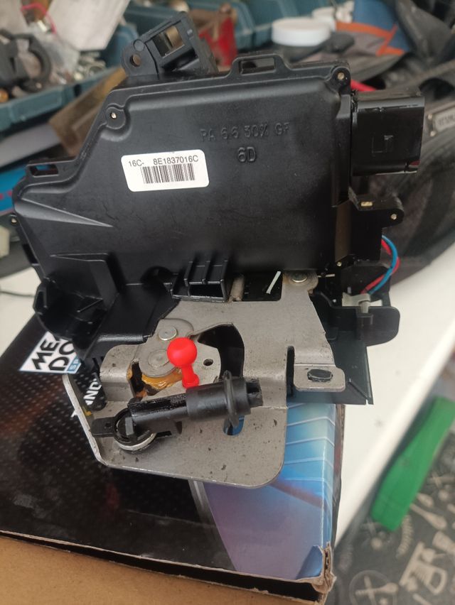 Serratura auto da revisionare.