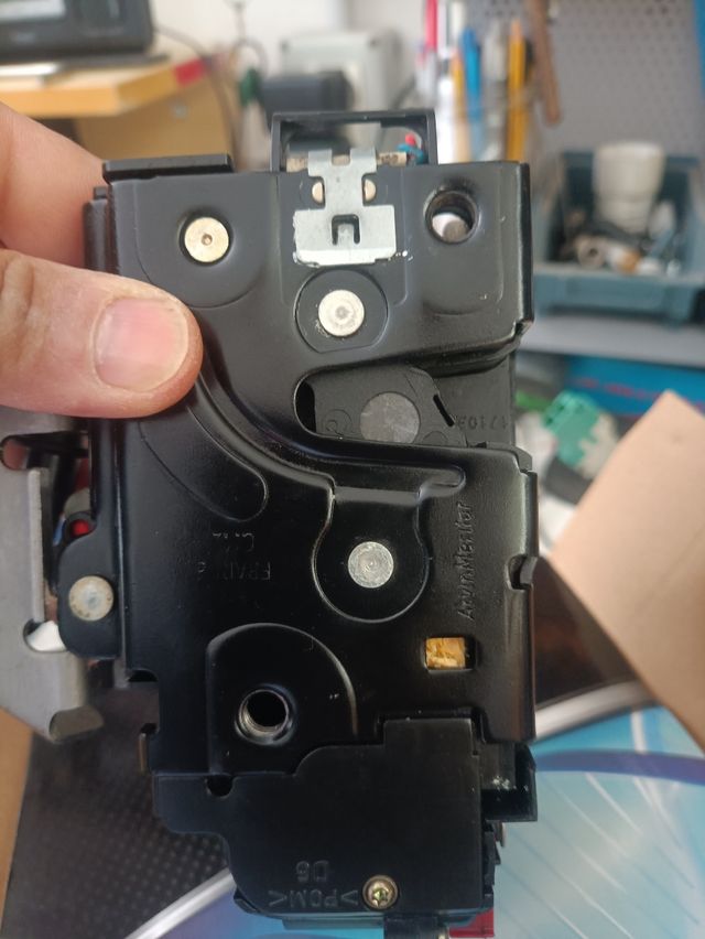 Serratura auto da revisionare.