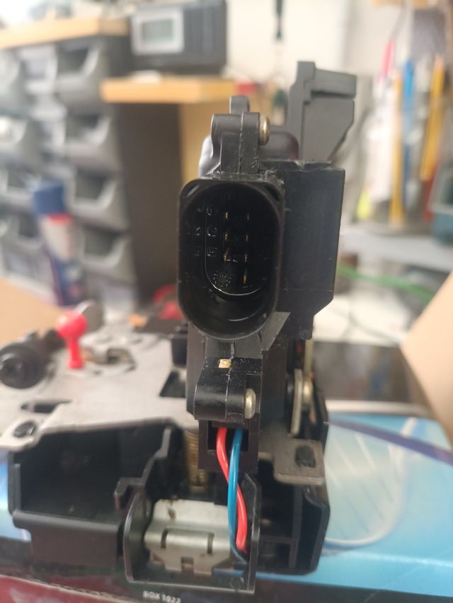 Serratura auto da revisionare.