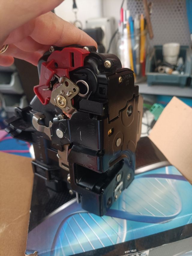 Serratura auto da revisionare.