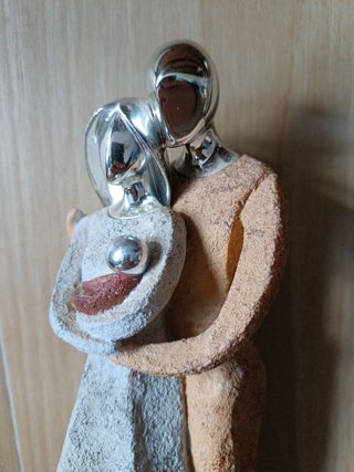 Estatua pareja con niño