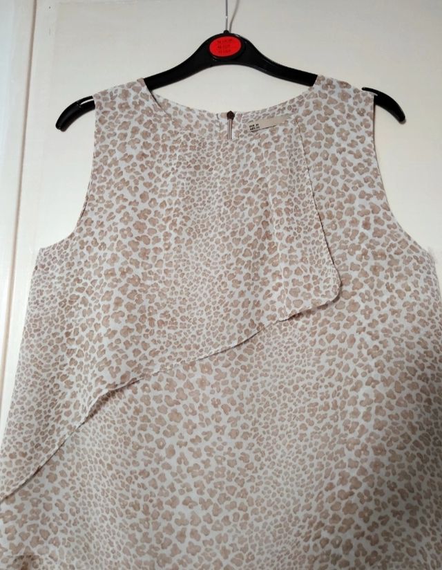 Blusa estampada beige y marrón