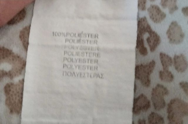 Blusa estampada beige y marrón