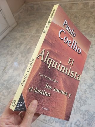 Libro "El Alquimista" de Paulo Coelho, de Planeta