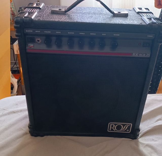Amplificador guitarra Ross RGR 25