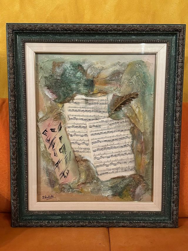 Cuadro abstracto con partituras