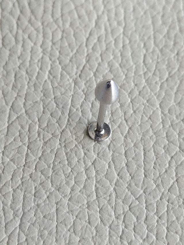 Piercing oro blanco unisex nuevo.