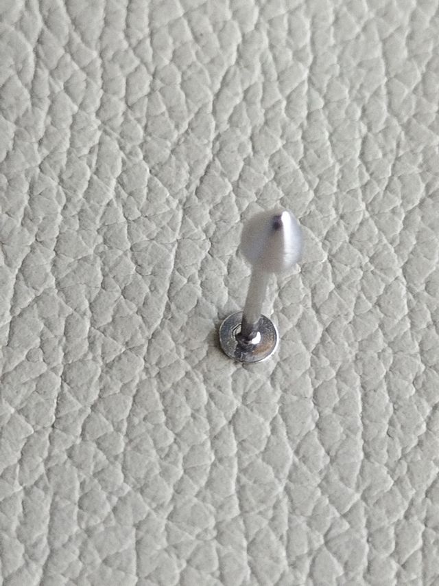 Piercing oro blanco unisex nuevo.