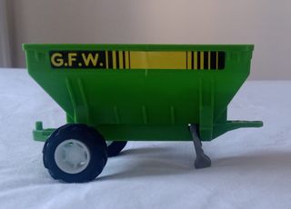 Remolque con compuerta lateral