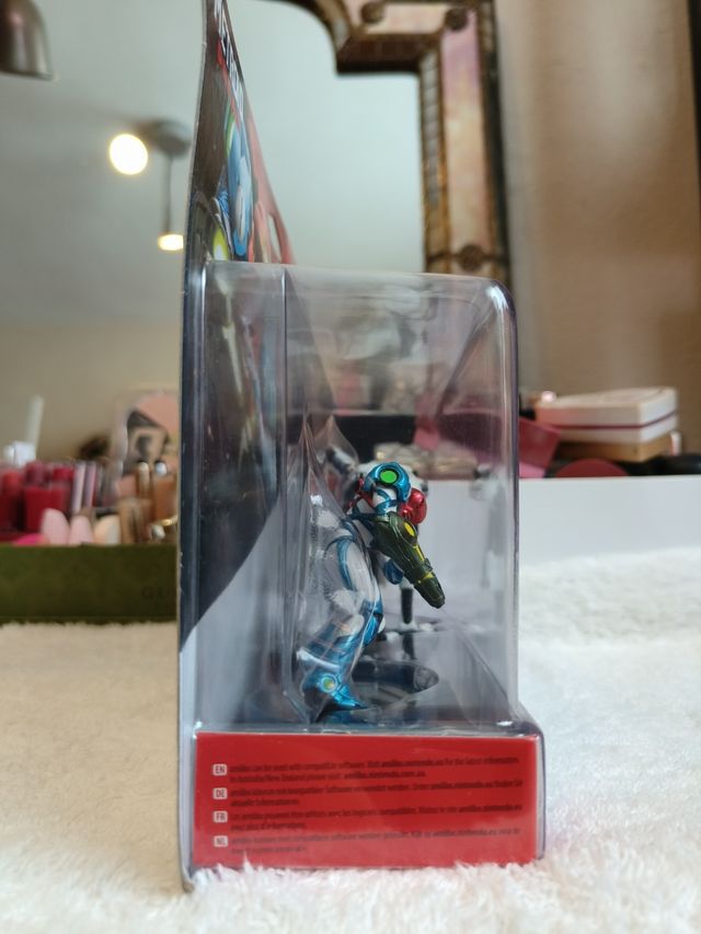 Amiibo Metroid Dread - Samus & E.M.M.I.