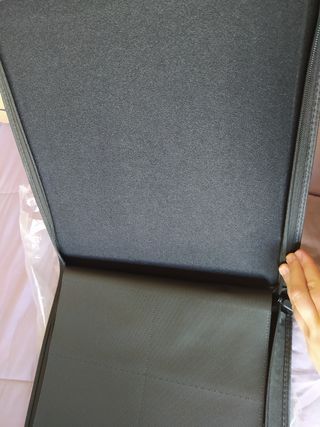 Álbum para sobres o cartas gradeadas, sin uso.