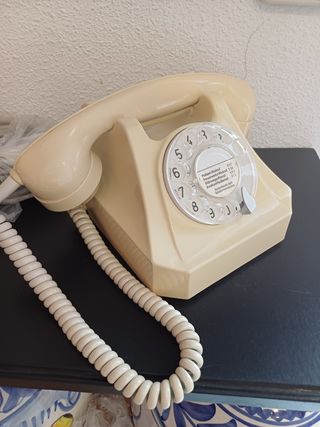 Telefono antiguo lmpecable vintage de mesa