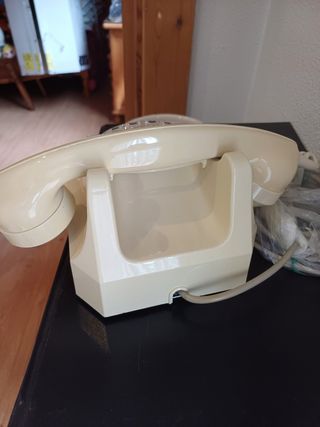 Telefono antiguo lmpecable vintage de mesa