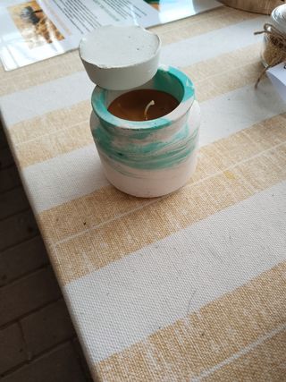 Velas en tarros cerámicos