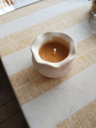 Velas en tarros cerámicos