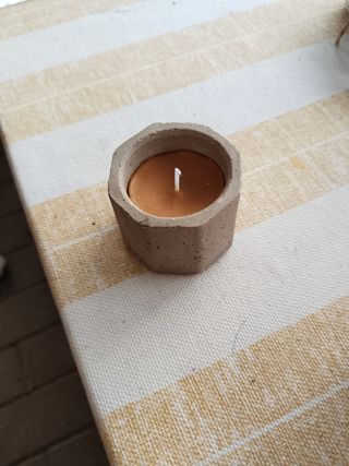 Velas en tarros cerámicos