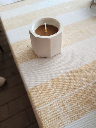 Velas en tarros cerámicos