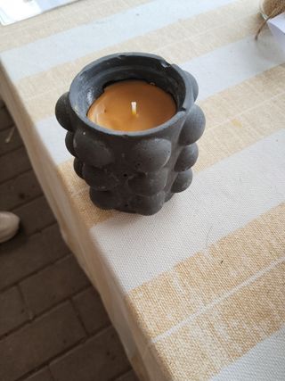 Velas en tarros cerámicos