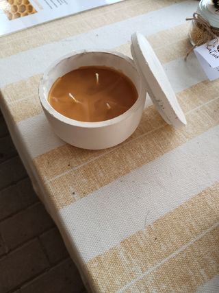 Velas en tarros cerámicos