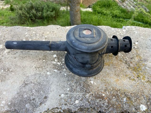 Farol antiguo de carruaje. Antigüedad