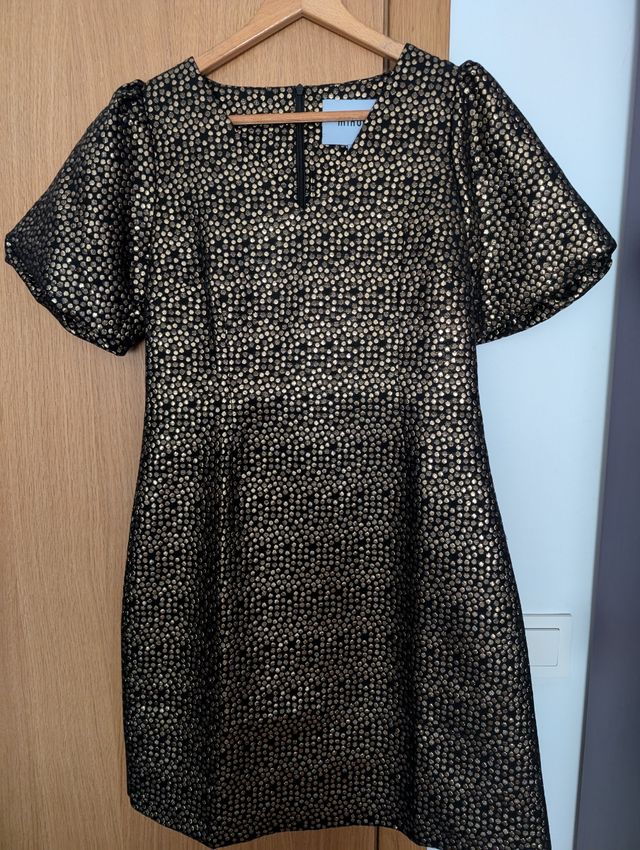 Vestido ligero de fiesta corto, negro y dorado