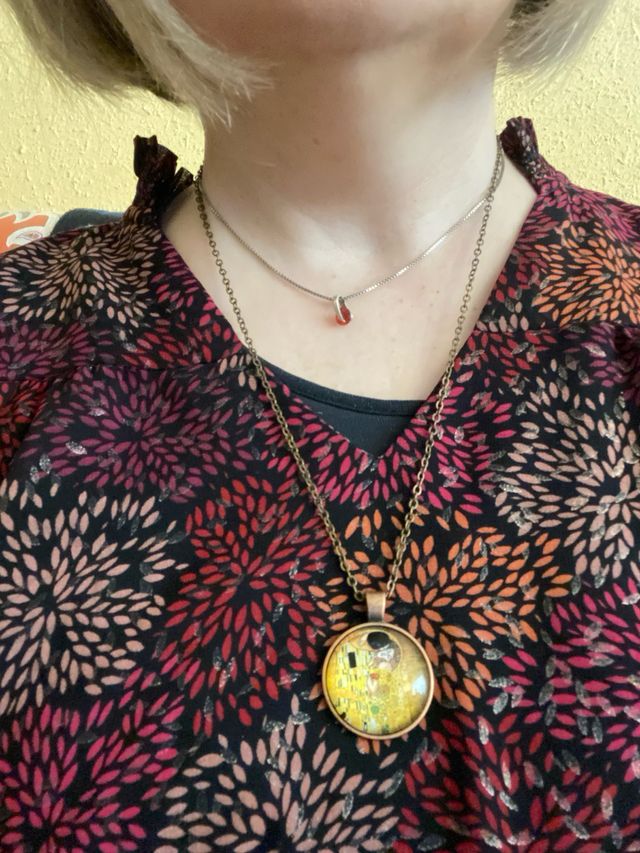 Collar con colgante del beso de Klimt
