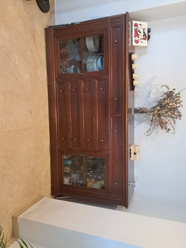 Mueble de madera maciza de haya en perfecto estado