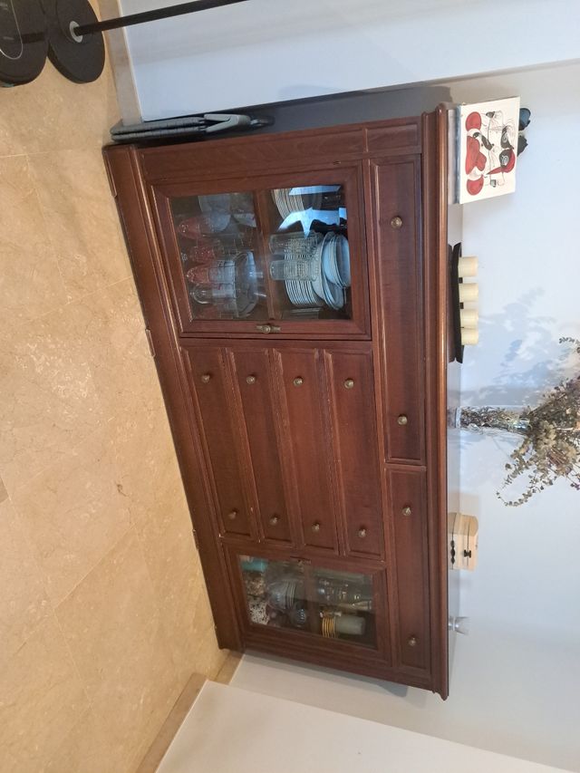 Mueble de madera maciza de haya en perfecto estado
