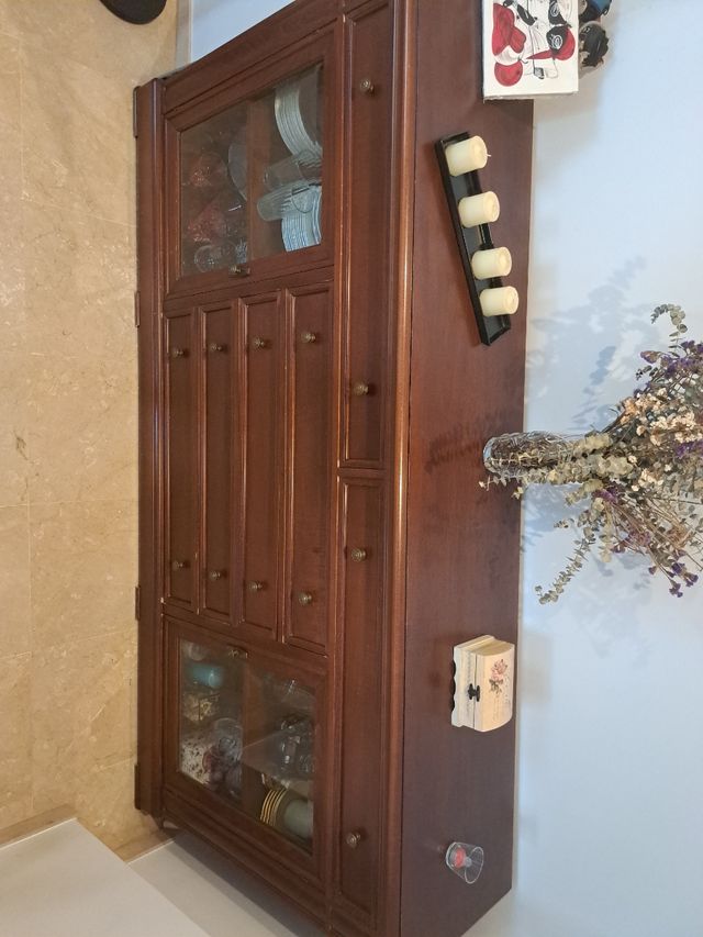 Mueble de madera maciza de haya en perfecto estado