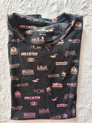 Camiseta Hollister negra estampada