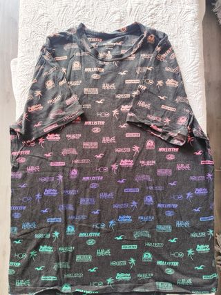 Camiseta Hollister negra estampada