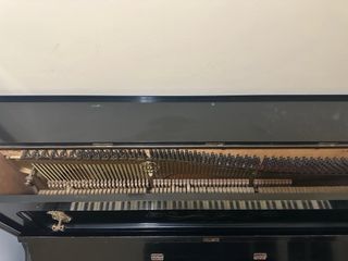 Piano de Pared en Madera