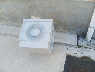 Sumidero plástico nuevo