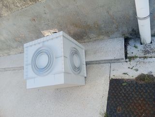 Sumidero plástico nuevo