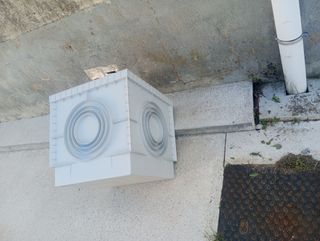 Sumidero plástico nuevo