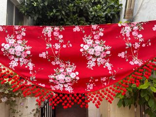 Manton rojo estampado