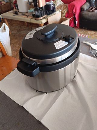 Olla programable de 8 litros robot GM ovall.


